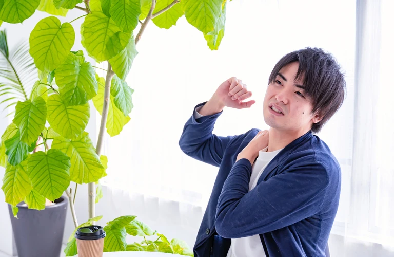 首と肩こりの関係性とは｜福山市の整体ならボディケアハウス ふくろう