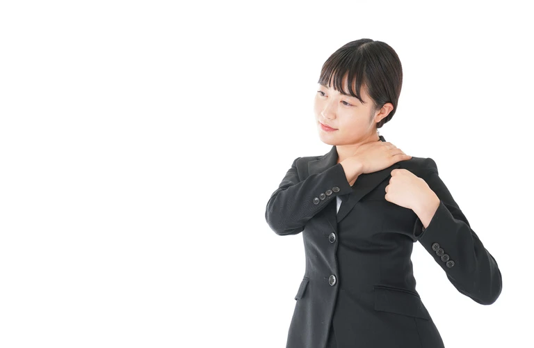 力が入って肩こりが楽にならない、力むクセの改善方法｜福山市の整体ならボディケアハウス ふくろう